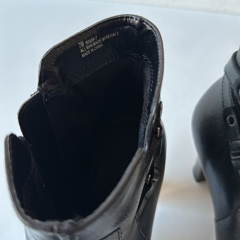 Aerosoles black boots with zipper closure. - Picture 9 of 12